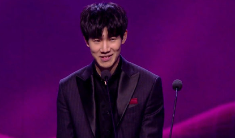 随着板球在 随着板球在