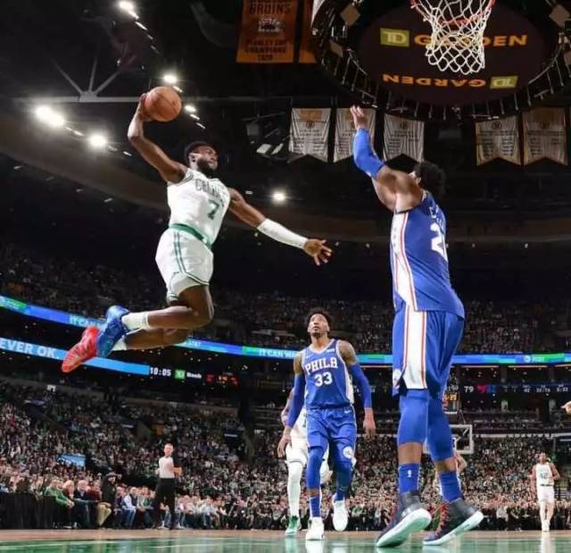 据他的经纪 据他的经纪